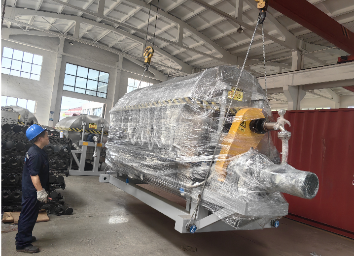 台湾客户订购的多台母液干化机安排装柜发货了