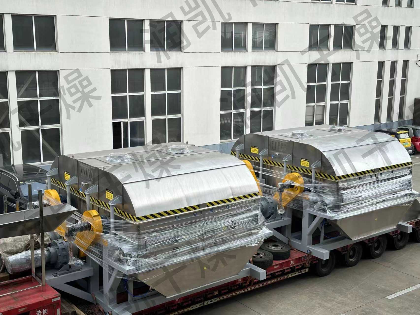 上海某客户单位在我公司定制的HG系列滚筒刮板干燥机已成功发货！